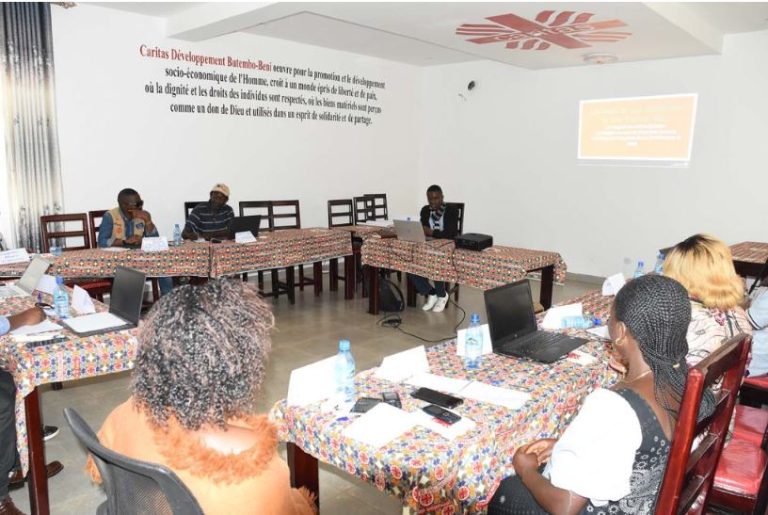 Le Conseil Norvégien pour les Réfugiés forme les agents de la Caritas Butembo-Beni sur les techniques de rapportage et des finances