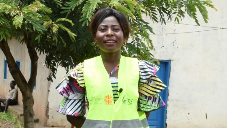 Zone de santé de Kayna : Sikuli Ghislaine accompagne les femmes et filles en détresse grâce à la formation reçue de Caritas et CRS