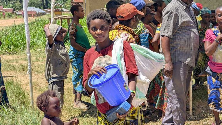 Crise humanitaire au Nord-Kivu : grâce à WIMA, la Caritas Butembo-Beni assiste les peuples pygmées de Fatua