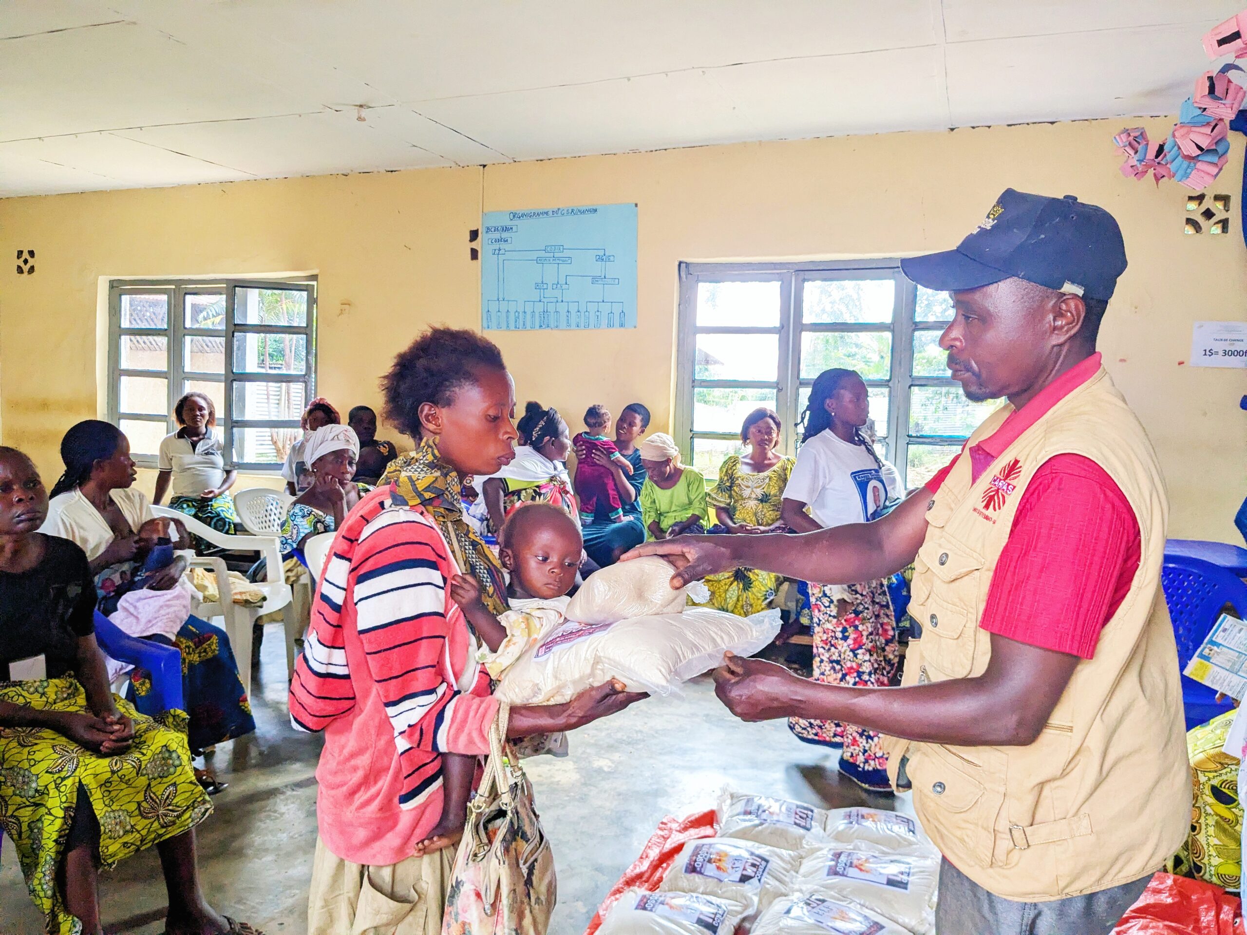 Photo distribution de la bouillie enrichie ZS Mabalako 