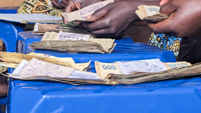 Epargne, crédit et résilience : quand l’auto-gouvernance financière ouvre la voie au développement durable